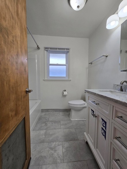 Building Photo - 7230 Beech Ave