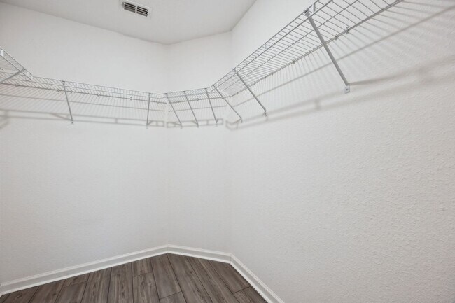 Building Photo - Adorable 3/2 in Lumber Creek