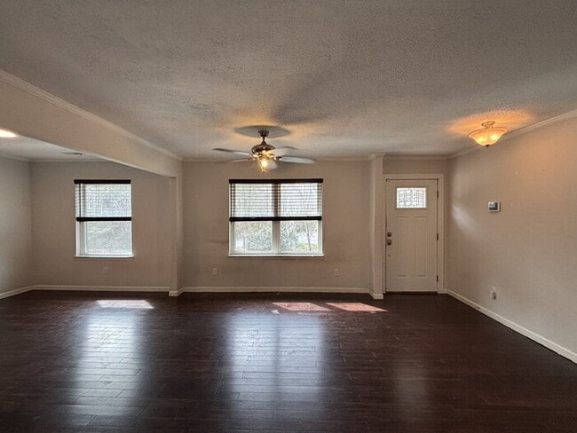 Building Photo - 117 Alma Dr