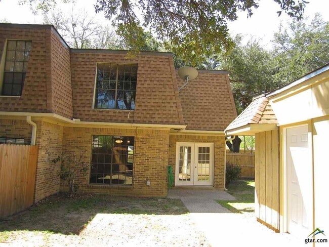 Building Photo - 323 Top Hill Dr