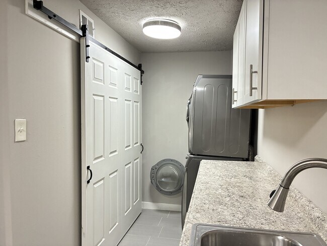 Building Photo - 7510 Shadyvilla Ln