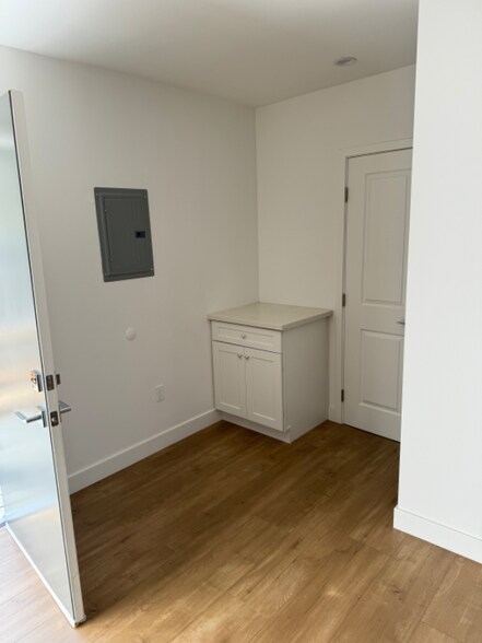 Building Photo - 3090 Weldon Ave