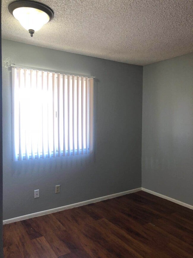 Building Photo - 4303 W Solano Dr N