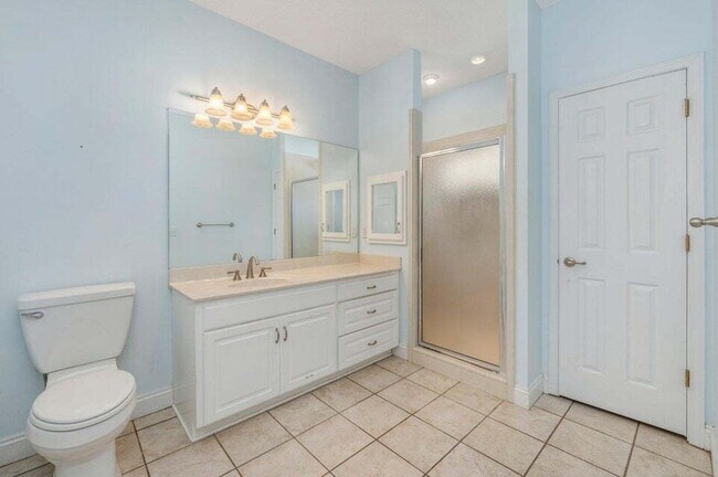 Building Photo - A spacious four bedroom, two and a half bathroom home located in the heart of the DeFuniak Spring...
