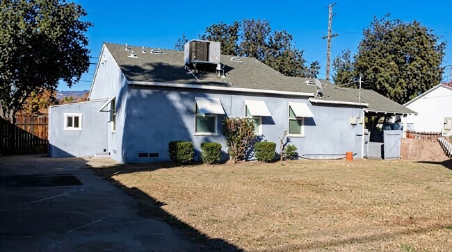 Building Photo - 1312 E Brockton Ave