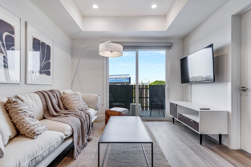 Primary Photo - Ecco Fountain: Co-Living