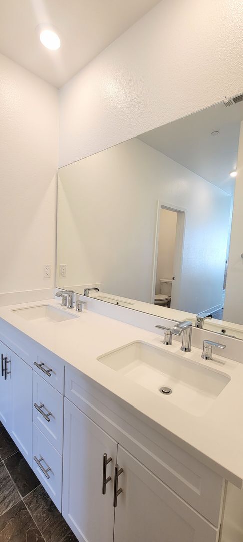 Building Photo - Gorgeous New Lennar Home - Lots of Upgrades - Solar- Must See