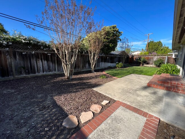 Building Photo - WILLOW GLEN - Beautiful home with updated ...