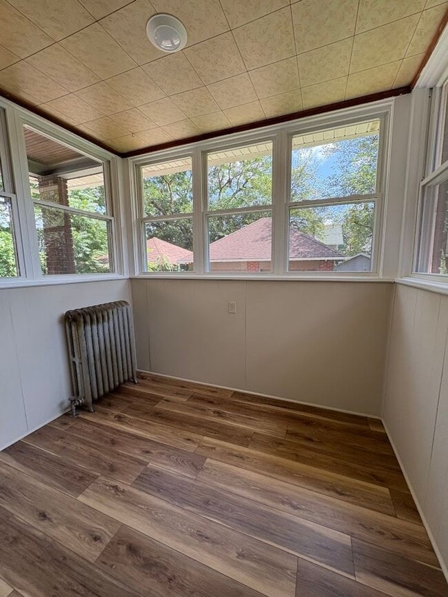 Building Photo - Four bedroom one bathroom home for rent