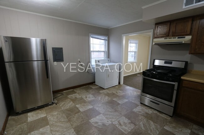 Building Photo - 124-124 Melrose Ct