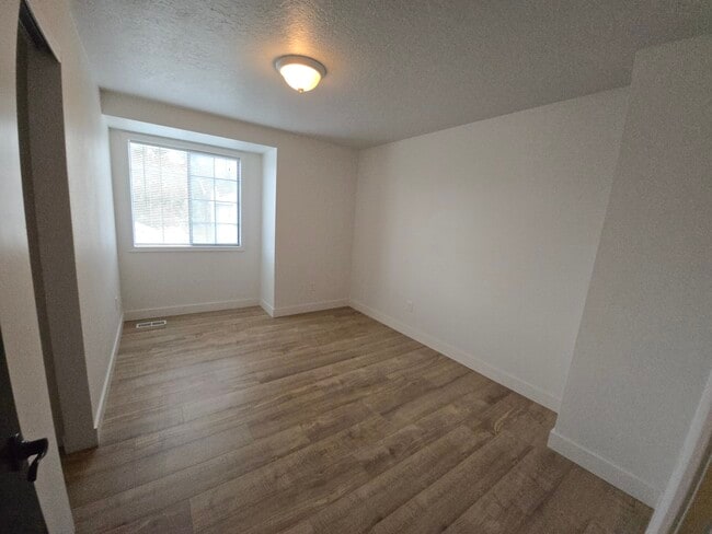 Building Photo - 1707 SW Hartley Ave