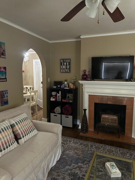 Building Photo - 1023 Scott St