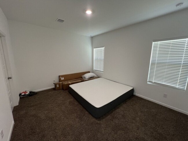 Building Photo - Charming 3 Bed, 2 Bath Home in Prime Locat...