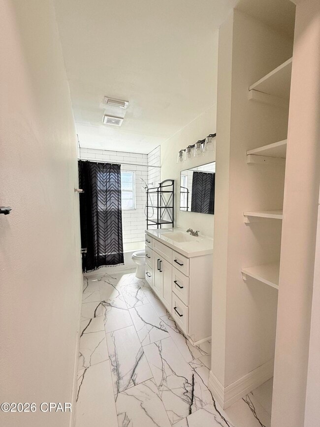 Building Photo - 808 Forestdale Ave