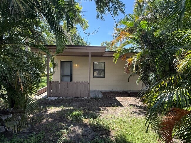 Building Photo - 1020 Queen St N