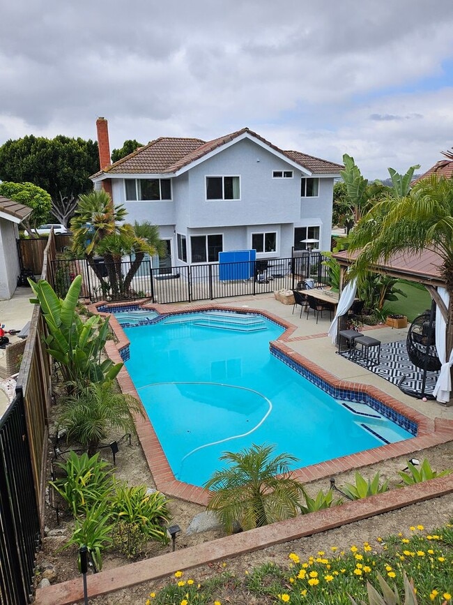 Building Photo - Pool Home 4 Bedroom