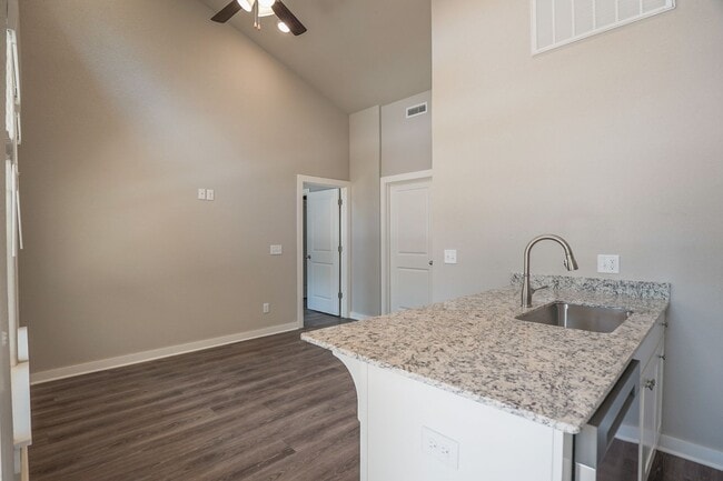 Building Photo - 668 N Honey Locust Bnd
