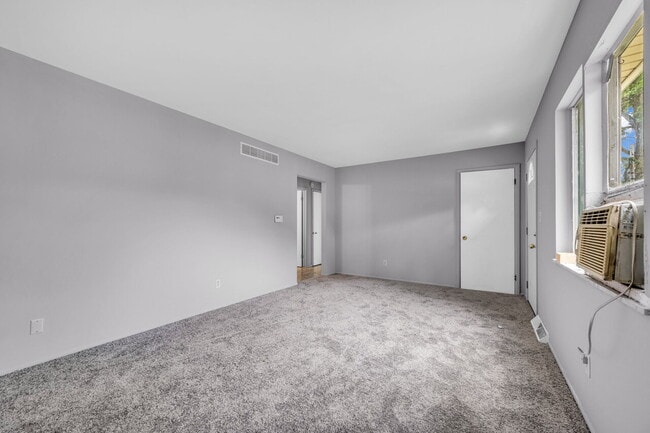 Building Photo - Randel 227