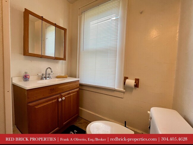 Building Photo - 771 Willey St