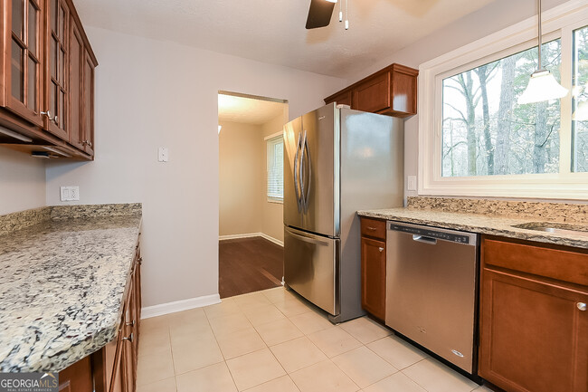 Building Photo - 461 Barnsdale Dr