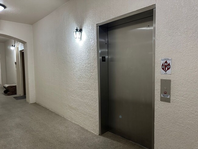 Building Photo - Comfortable and Spacious 3 bedroom 2 Bath ...