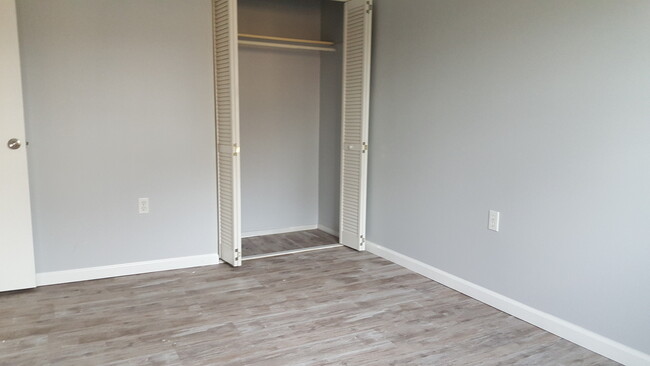 Building Photo - Spacious 3 Bedroom, 1 Bath Townhome in Hav...