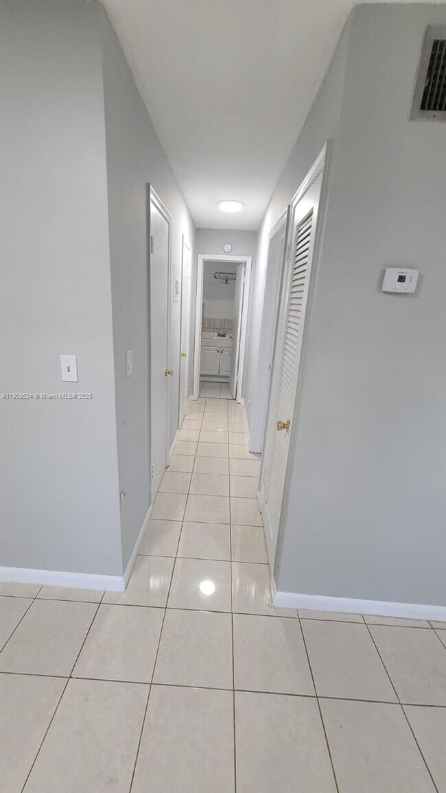 Building Photo - 1715 Wiley St