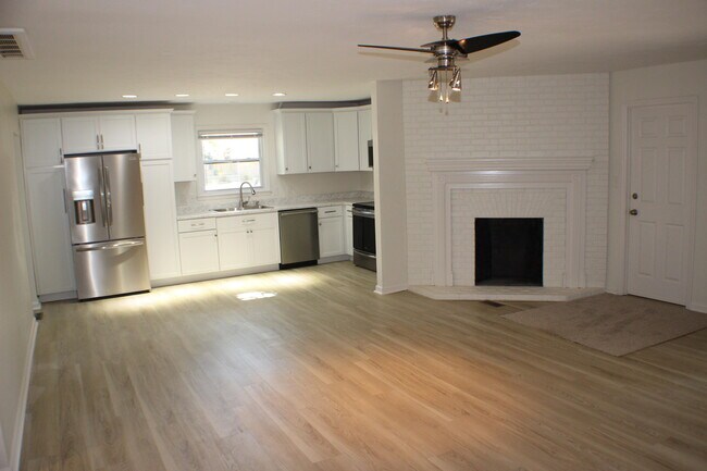 Building Photo - 3193 Carriage Ln