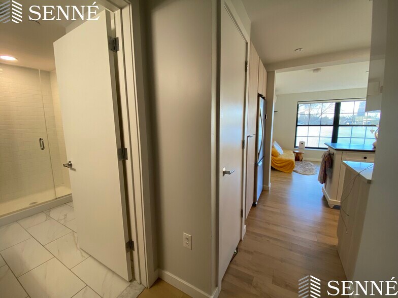 Building Photo - 9 Soden St