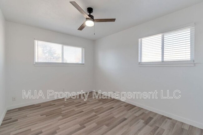Building Photo - 2642-2642 S 800 E