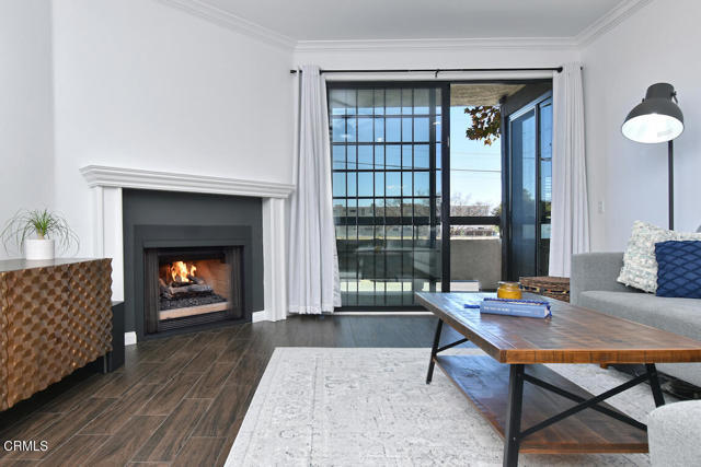 Building Photo - 5534 Encino Ave