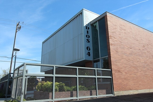 Primary Photo - Studios 64