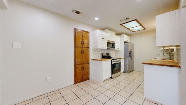 Building Photo - 2603 Lu Cir
