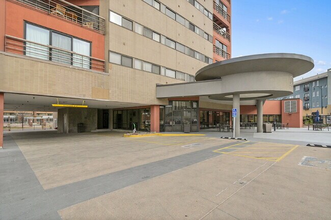 Building Photo - $1,750.00 - 1 Bedroom, 1 Bathroom, Condo in Denver with Cozy Balcony!