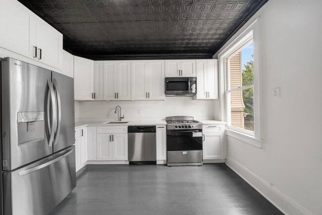 Building Photo - 52 E 48th St
