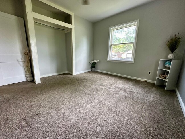Building Photo - 2 bed, 1 bath home for rent in Waterloo