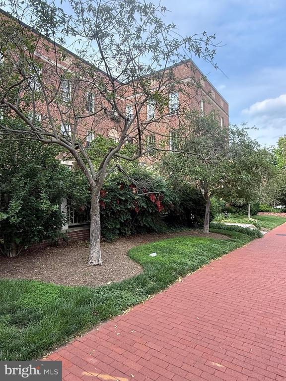 Building Photo - 2527 Q St NW