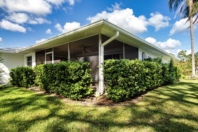 Building Photo - "Charming Sarasota Retreat: Spacious 3-Bed...