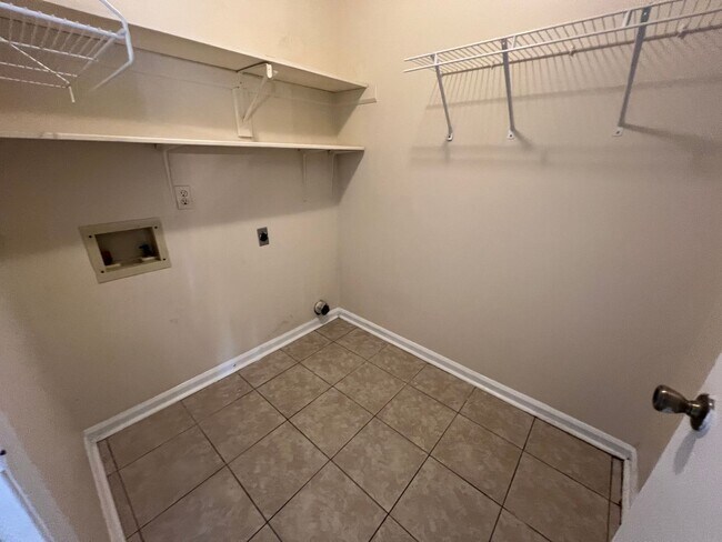 Building Photo - Home For Rent