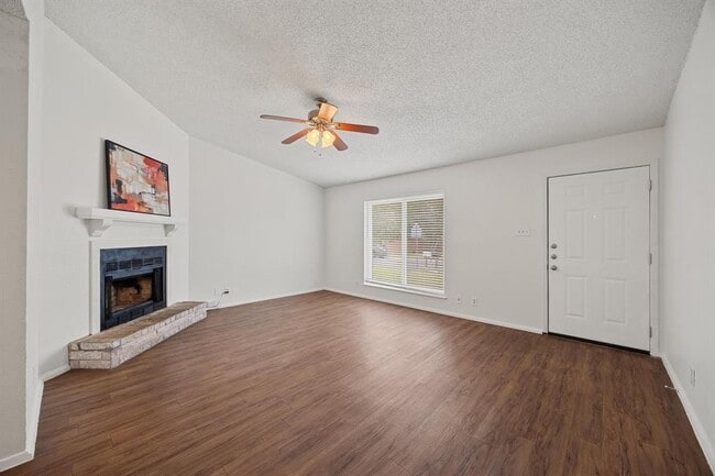 Building Photo - 6204 Linda Ln