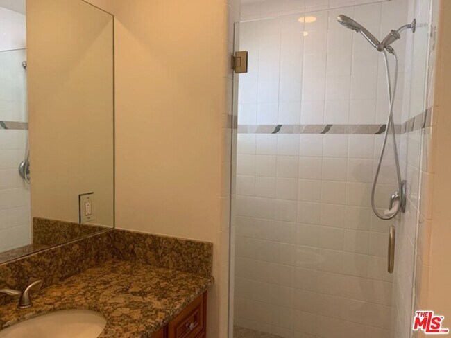 Building Photo - 1305 W 37Th Pl