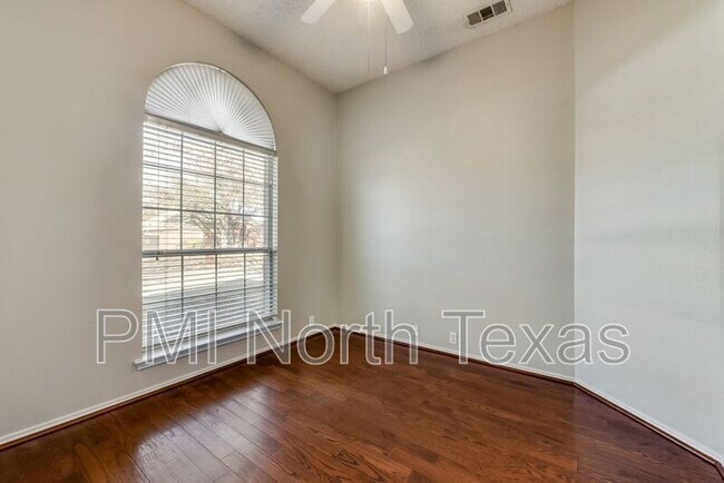 Building Photo - 10717 Camelot Dr