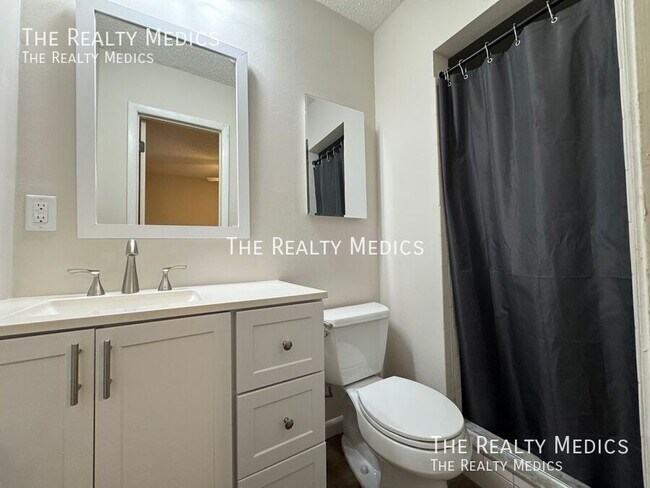 Building Photo - 218 Temple Cir