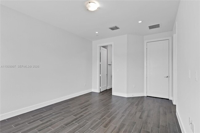 Building Photo - 6410 NW 105th Pl