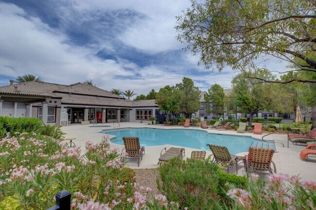 Building Photo - Charming 1 bedroom Condo with full size Ga...