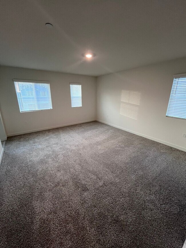 Building Photo - BEAUTIFUL NEW SMART HOME IN WEST ROSEVILLE!!