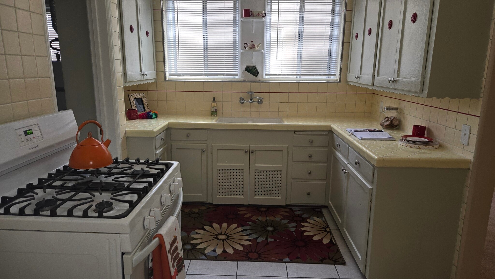 kitchen - 4130 Creed Ave