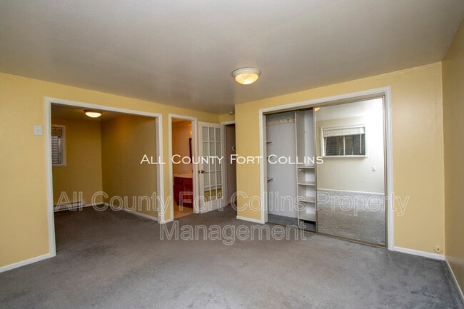 Building Photo - 2730 Hanover Dr
