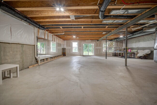 Building Photo - 2825 Dillon Dr