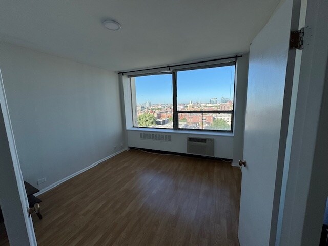 Building Photo - 1455 N Sandburg Terrace